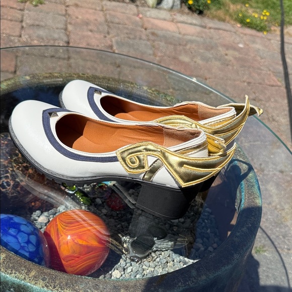 NWOT Chic White and Gold Women's Heels size 39 - Picture 1 of 9